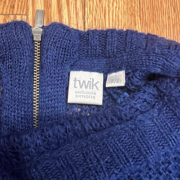 Knitted long sleeve blue shirt size small - Picture 5 of 6